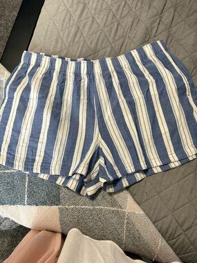 Striped Blue & White Women’s NWOT shorts